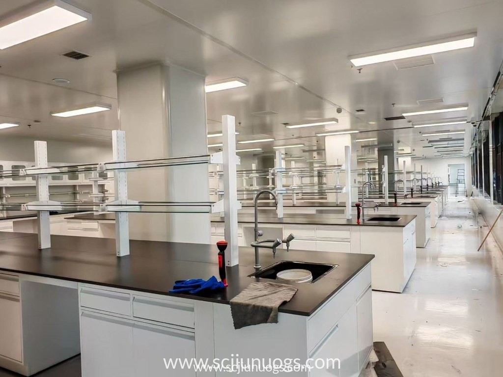 关于我们 Lab Production 4x3 1